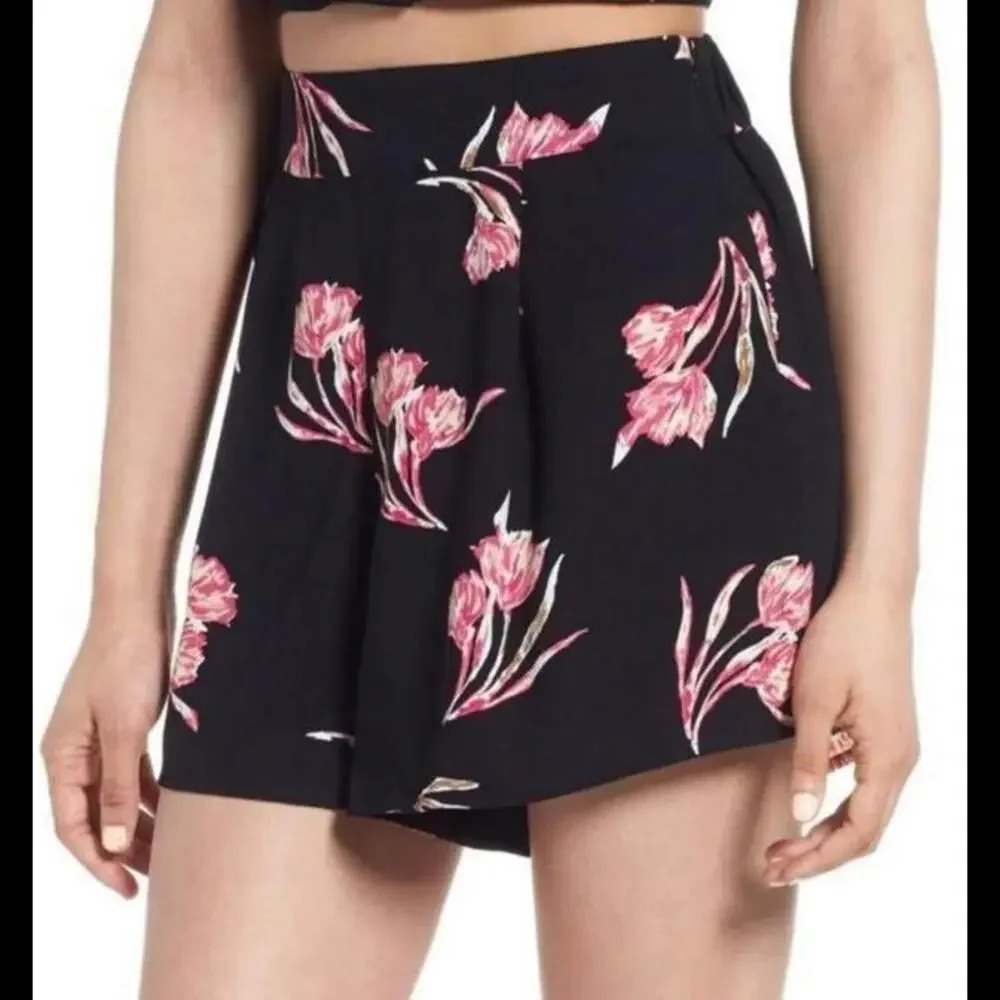 Leith High Waisted Women's Black and Pink Floral Shorts Size Small NWOT